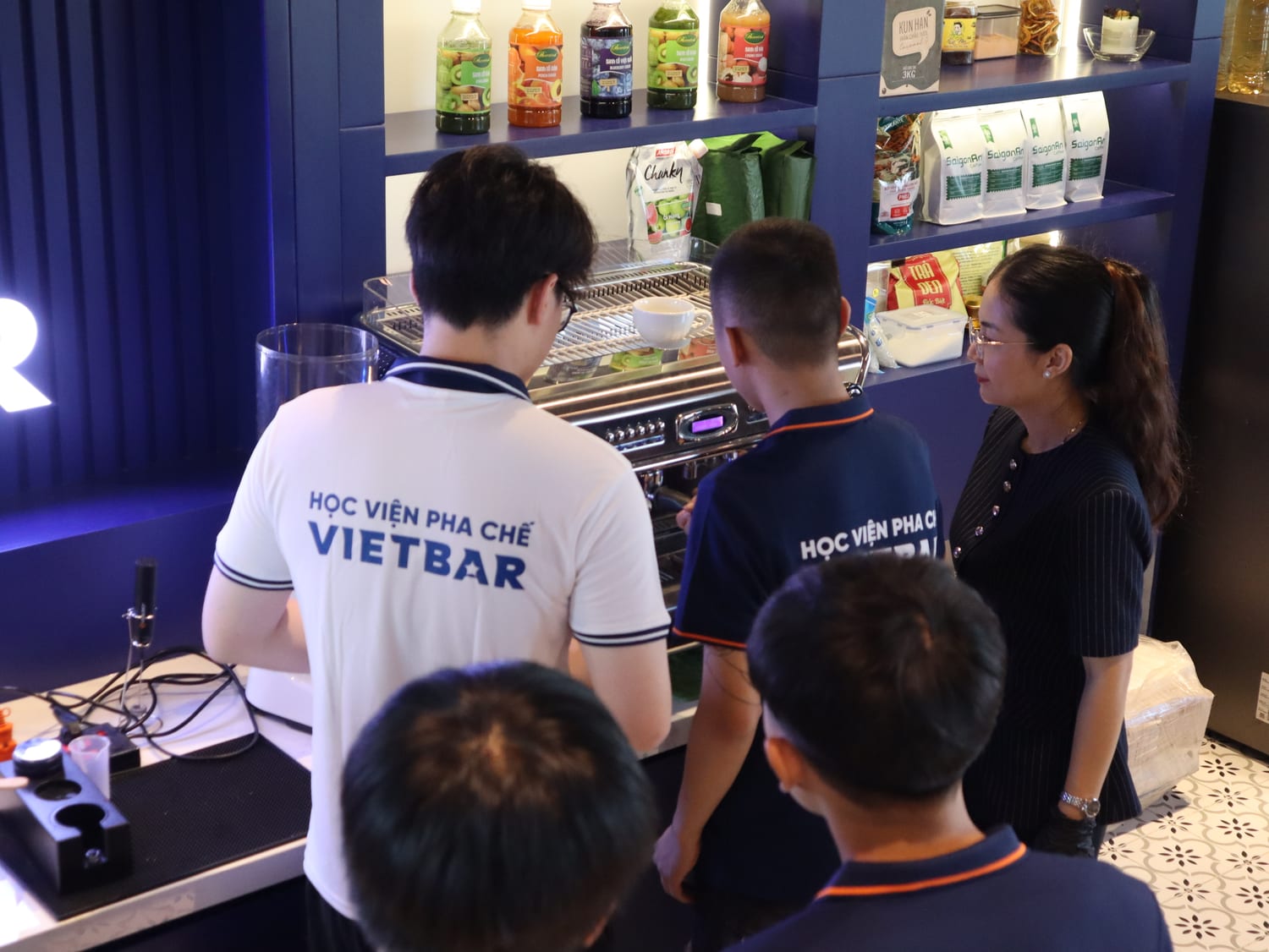 Hoạt động thực hành tại Học Viện Vietbar